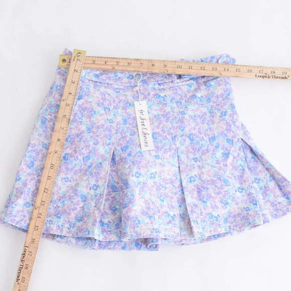 For  Love & Lemon Marlo Mini Skirt Purple Floral Skirt M NWT - Picture 4 of 12